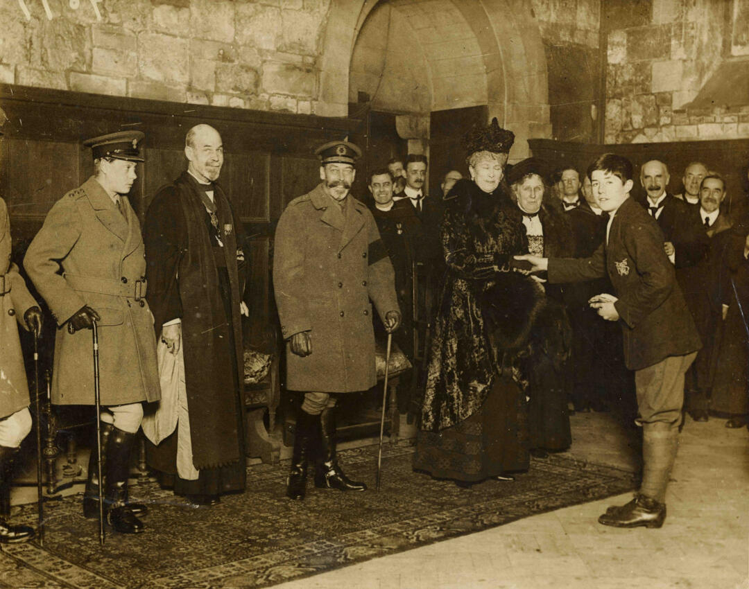 Royals meeting pupils at the 1919 Greaze