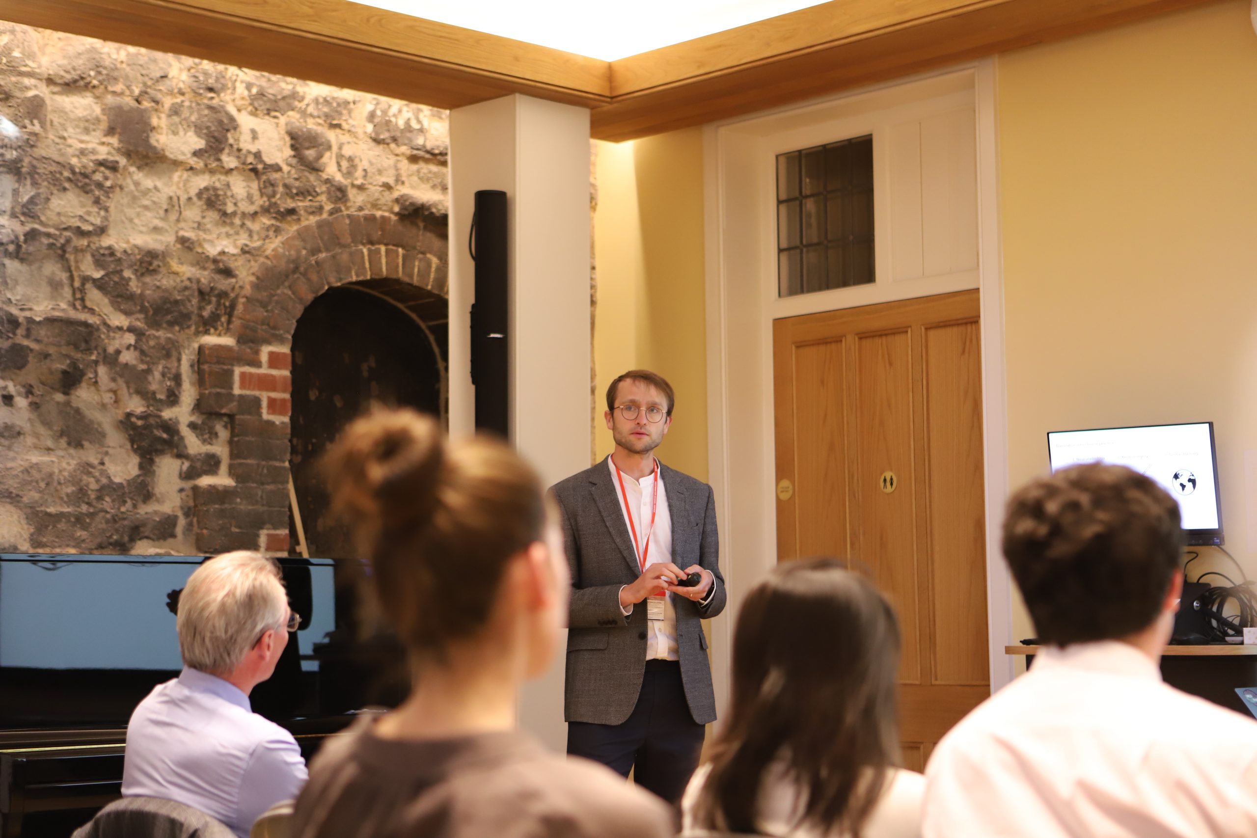 Dr Konrad Wagstyl speaking in front of the audience.